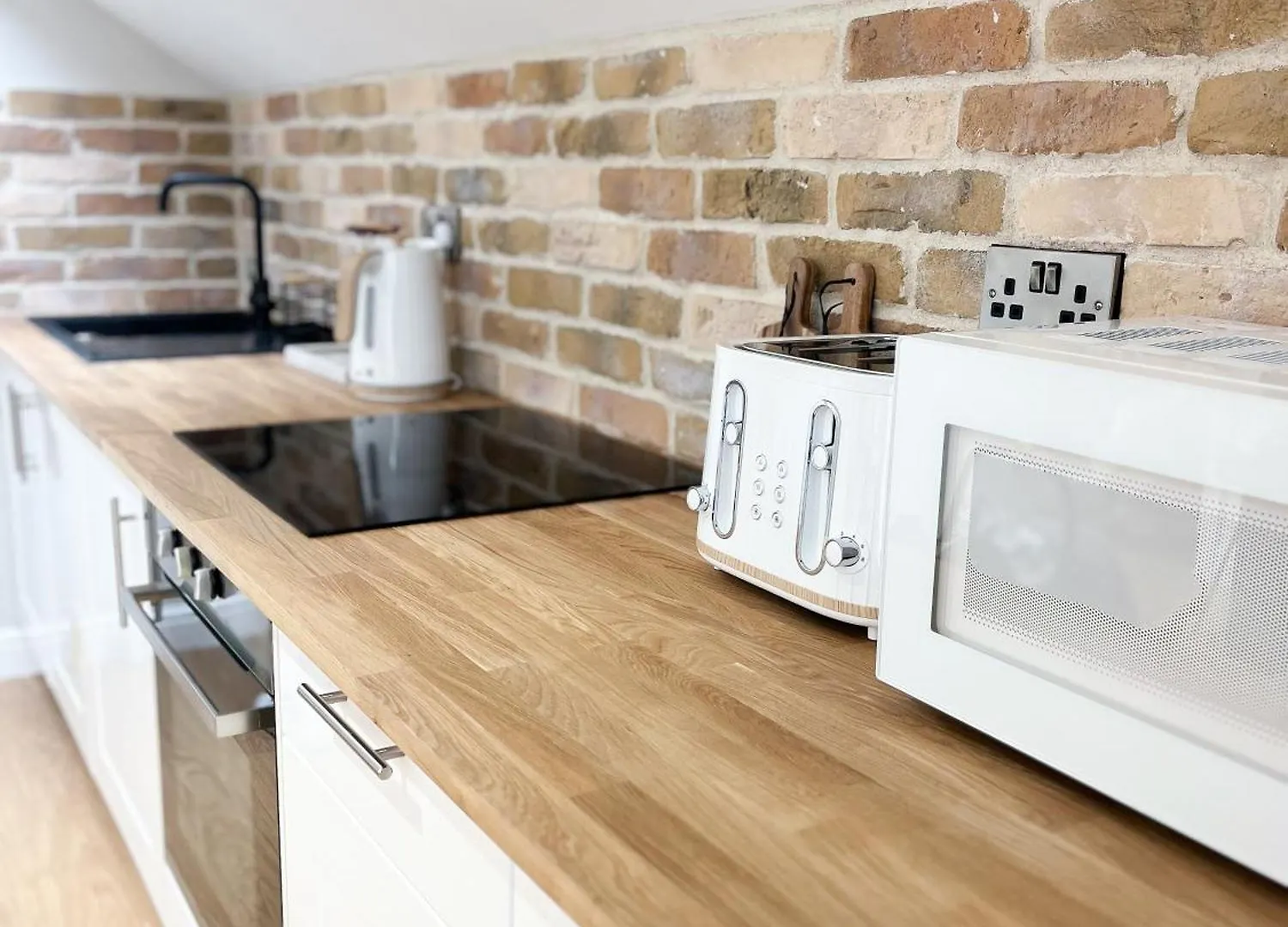 Ivy Shores Apartment Scarborough